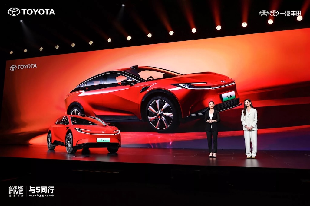 Ngỡ ngàng với giá của coupe SUV điện Toyota bZ5: chỉ chưa tới 500 triệu đồng mà 