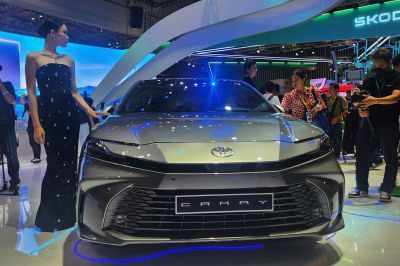 Sedan tiền tỷ giảm giá nhiều vẫn khó thoát 'ế'