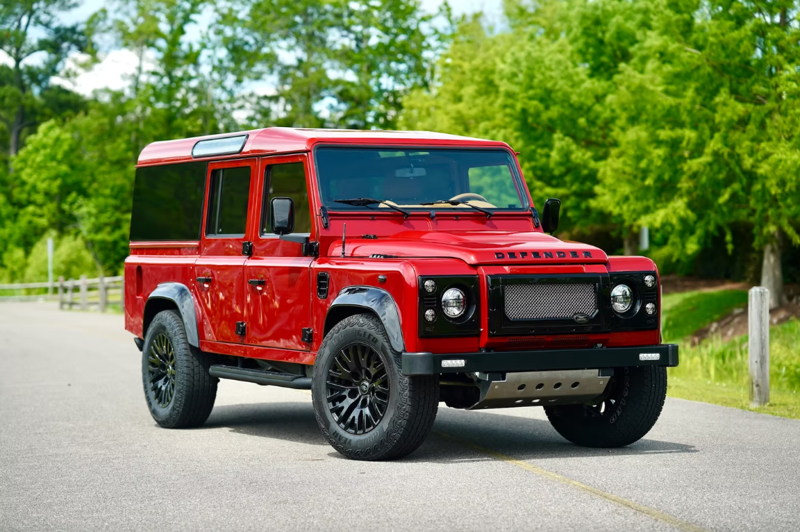 Land Rover Defender 1983 tái xuất ấn tượng với bản độ độc đáo