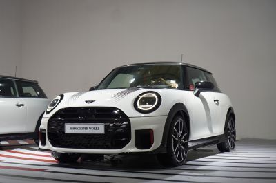 MINI John Cooper Works – mẫu xe hiệu suất cao giá hơn 2,5 tỷ đồng