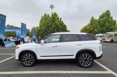 Loạt SUV ra mắt nửa đầu năm 2025 tầm giá 1 tỷ đồng, tân binh nào gây bất ngờ?