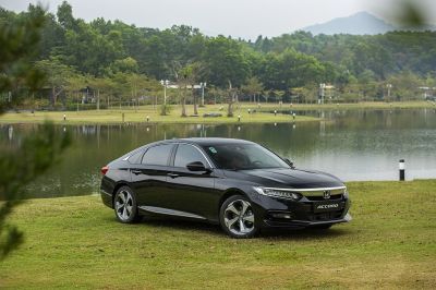 Sedan tiền tỷ ở Việt Nam - khi 'ông vua' cũng khóc
