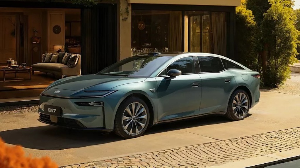 Không chỉ 1, tới 2 ông lớn công nghệ Trung Quốc đã hợp tác giúp Toyota tạo ra chiếc sedan điện hàng đầu này
