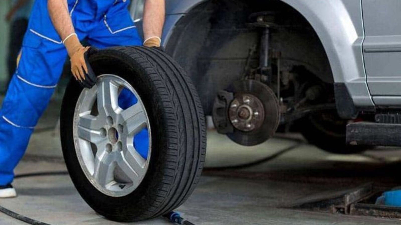 Lốp xe cho điều kiện thời tiết khắc nghiệt: Lốp phù hợp với mưa, tuyết, hoặc sa mạc