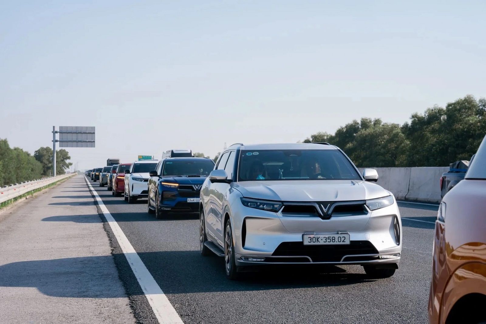 Vì sao xe điện đi cao tốc hao pin hơn khi chạy trong đô thị?