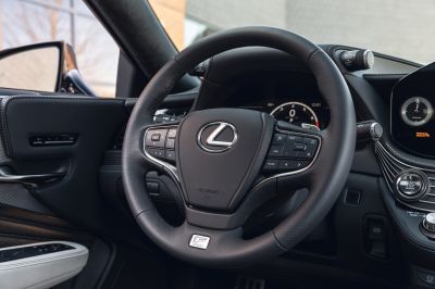 Màn hình sau vô lăng của hơn 7.500 xe Toyota, Lexus có thể dính lỗi