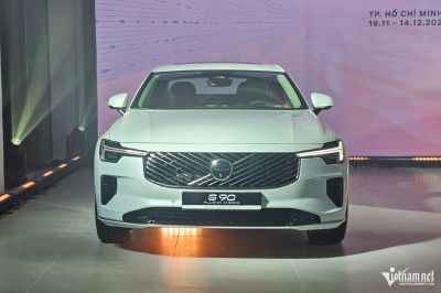 Volvo S90 2026 ra mắt, gây áp lực cho Mercedes-Benz E-Class, BMW 5-Series