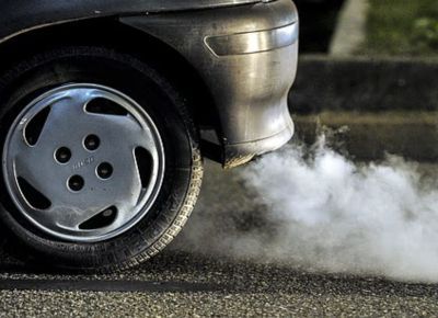 Khói dày phun từ ống xả ô tô: Nhìn màu có đoán được hỏng hóc?