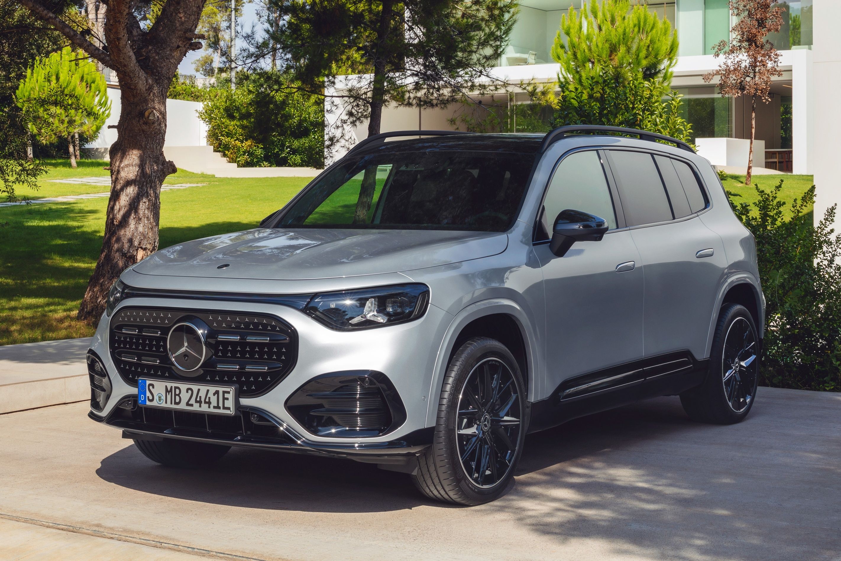 Mercedes-Benz GLB hoàn toàn mới bổ sung cấu hình thuần điện