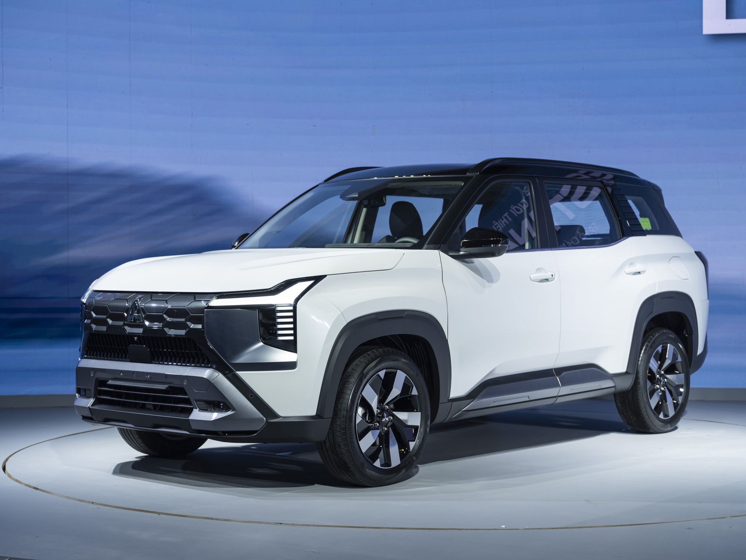 Mitsubishi Destinator thách thức vị thế Honda CR-V?