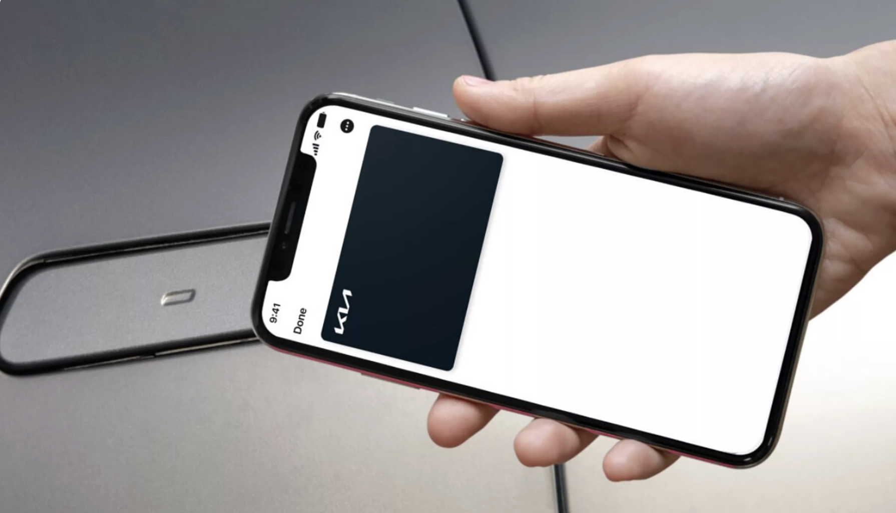 Sử dụng Apple Wallet trên điện thoại để mở khoá xe Toyota