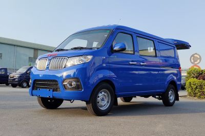 Tầm tiền 300 triệu, tiểu thương và tài xế giao hàng nên chọn xe tải van nào?