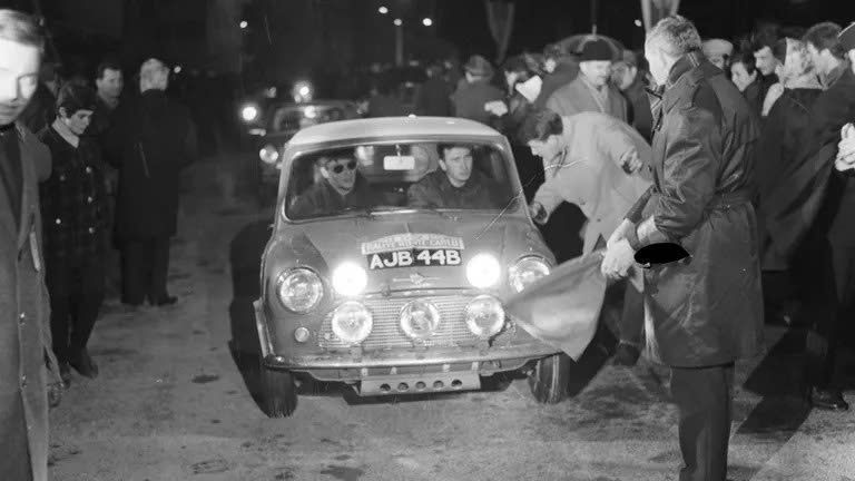 MINI Cooper JCW có bản giới hạn, giá 47 nghìn USD