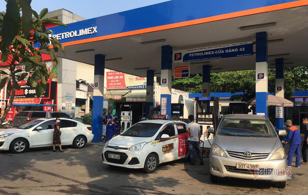 Giá nhiên liệu leo thang: Đi đổ xăng vào khung giờ nào trong ngày là 'hời' nhất?