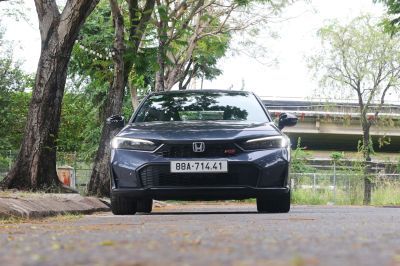 Đỗ xe đúng luật - 25 cm từ mép vỉa hè hay vạch kẻ đường?