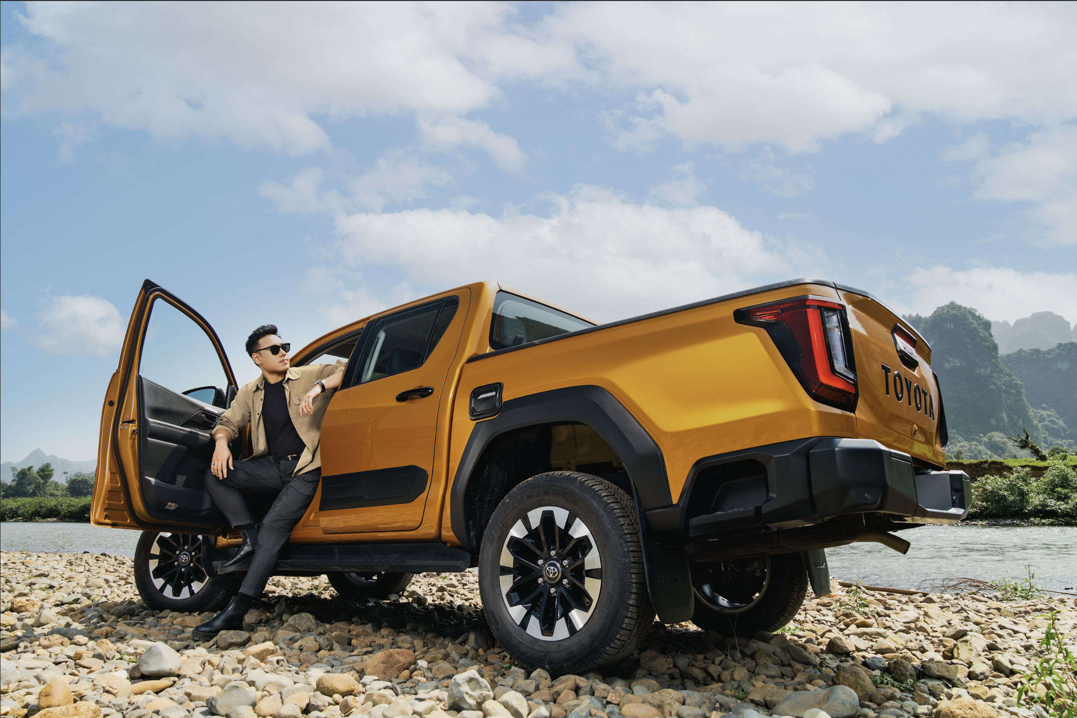 Toyota Hilux mới: Bước ngoặt của mẫu bán tải thực dụng