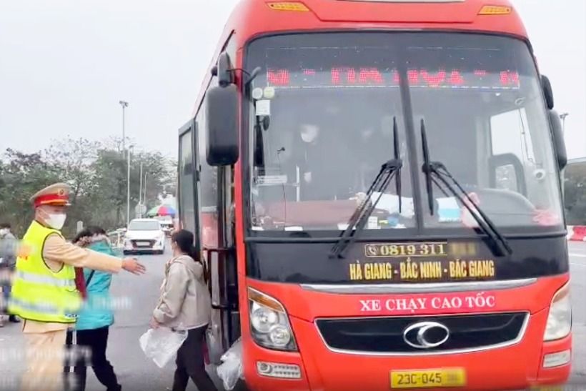 Xe giường nằm nhồi khách, nguy hiểm như nào?