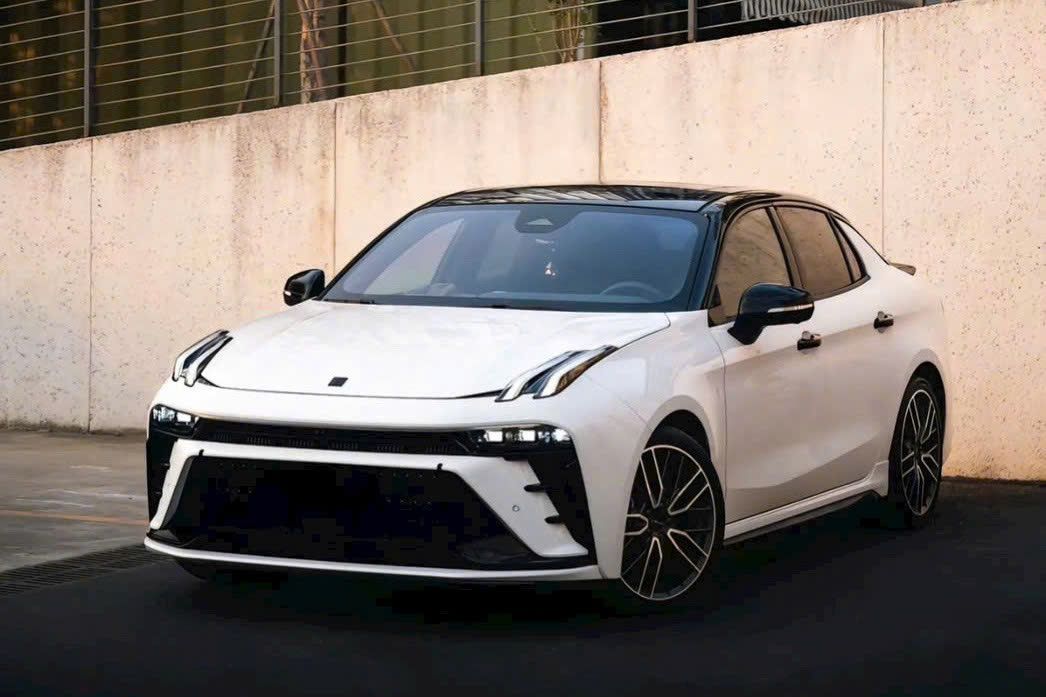 So sánh Lynk&Co 03 và Honda Civic RS 2025: Lựa chọn nào tốt hơn?