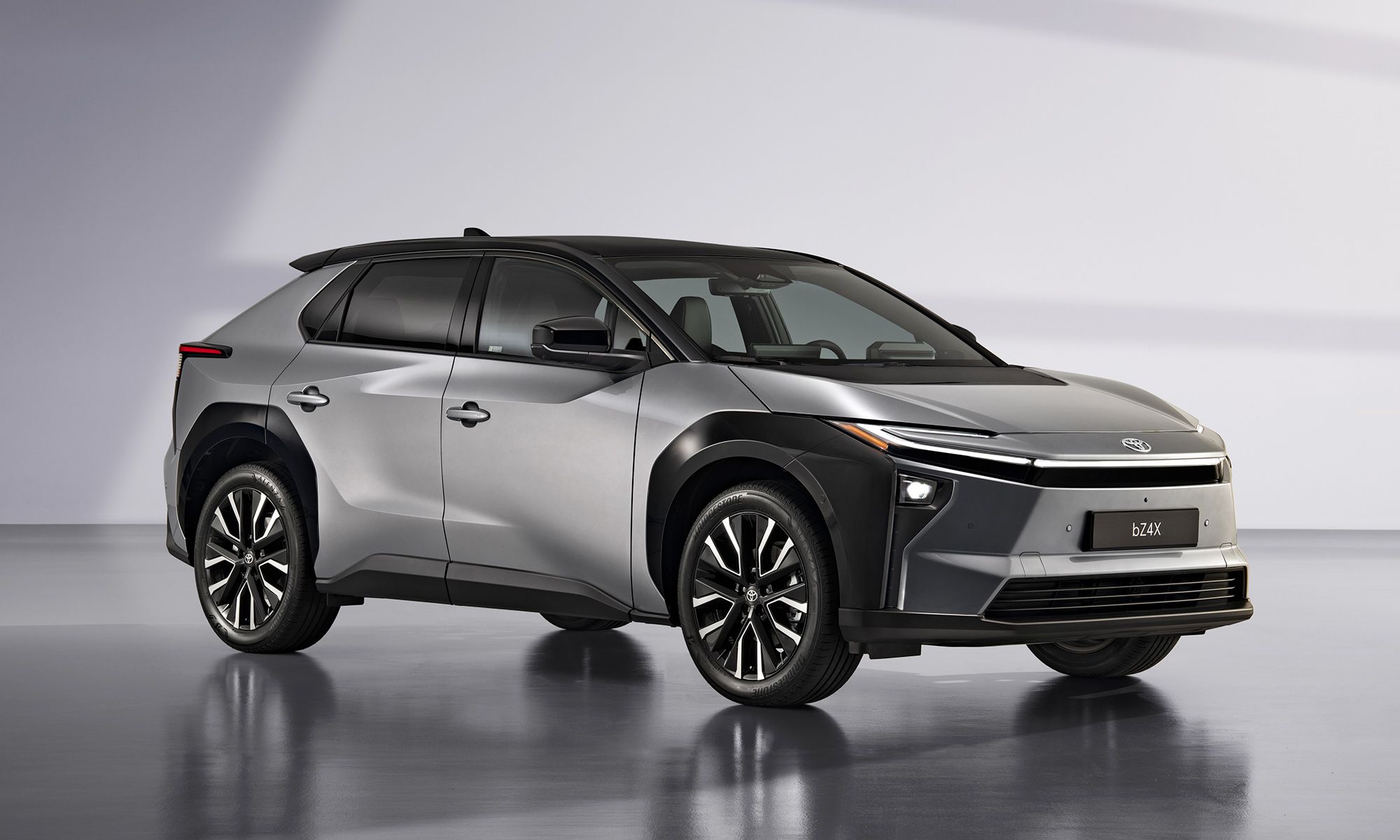 Doanh số xe điện Toyota tăng 33 lần nhờ ưu đãi thuế