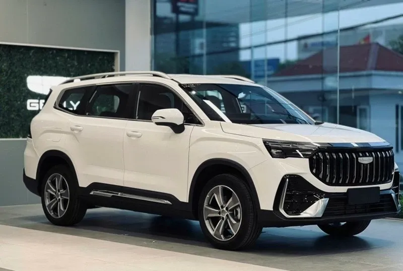 SUV 7 chỗ Geely Okavango cập bến đại lý, giá dự kiến từ 760 triệu đồng