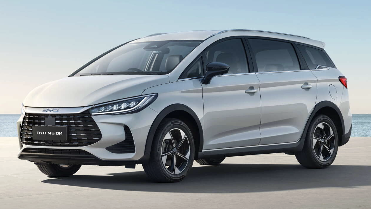 BYD M6 DM hybrid ra mắt tại Indonesia giải pháp cho xe điện năm 2026
