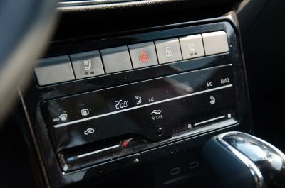 Trời nóng đỉnh điểm, lên ôtô đừng vội bật ngay điều hòa