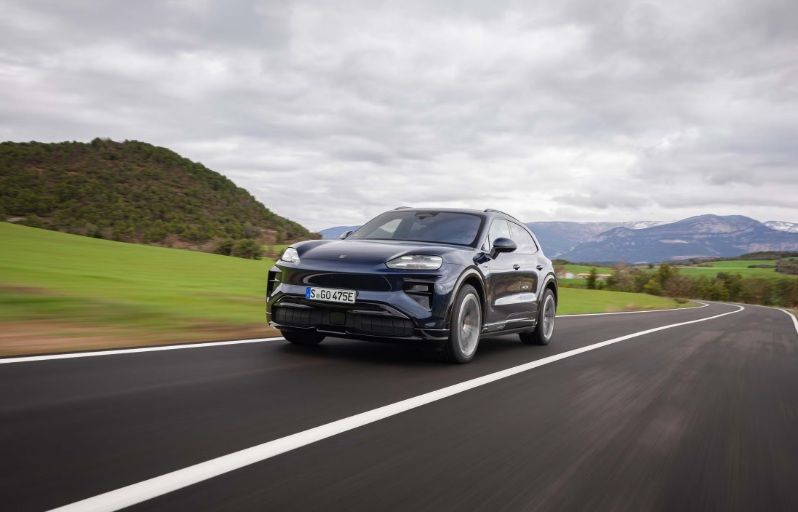 Đánh Giá Xe Porsche Cayenne Turbo Electric: Mẫu SUV khiến nhiều siêu xe phải dè chừng