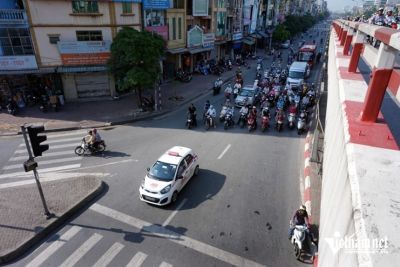 Dừng chờ đèn đỏ ở bóng râm mà không sát vạch có thể dính phạt nặng, tài xế lưu ý