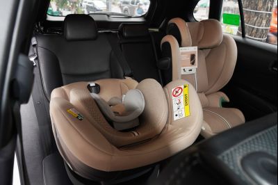 SUV đô thị lắp được 3 ghế trẻ em không?