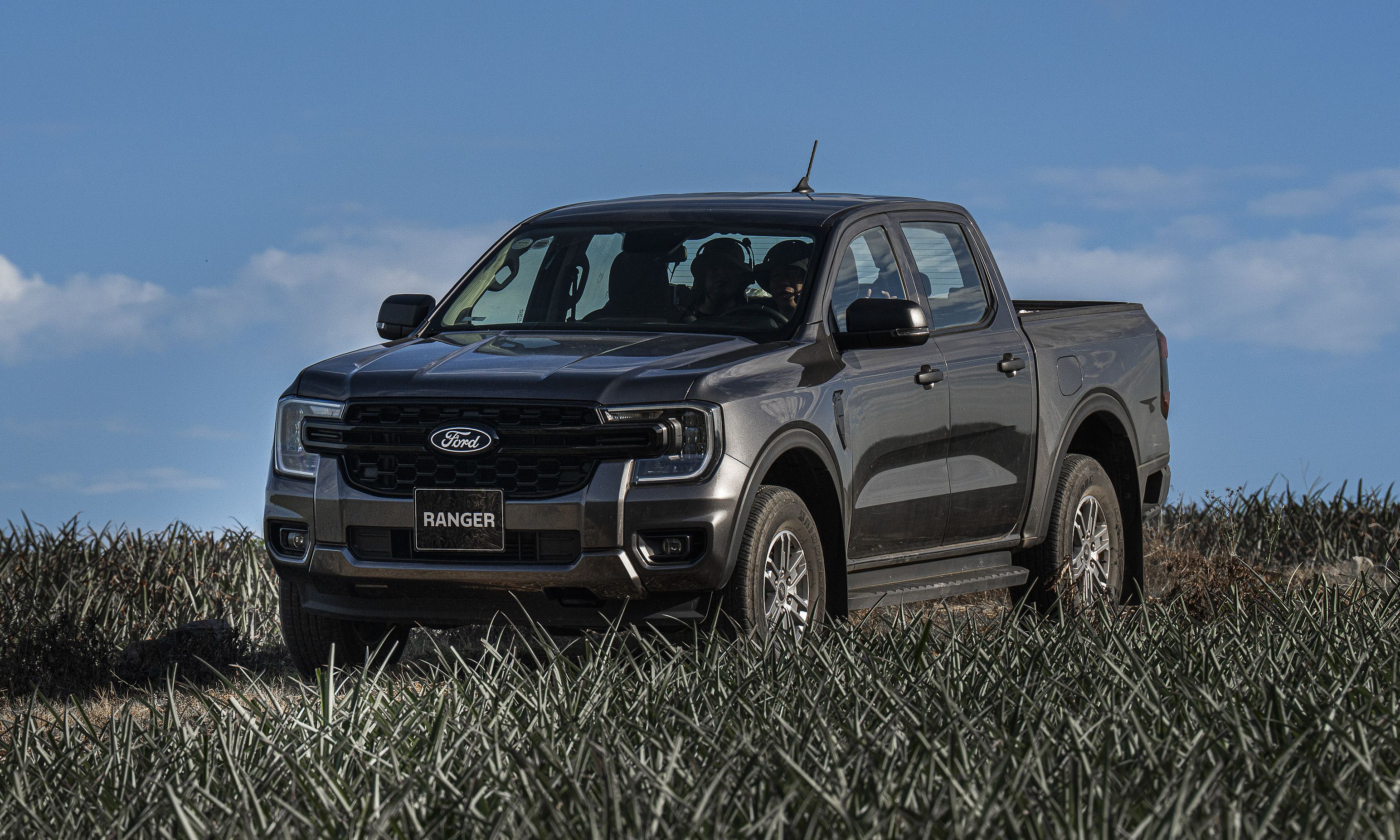 Ford Ranger tại Việt Nam bổ sung tiện nghi, nâng cấp hộp số