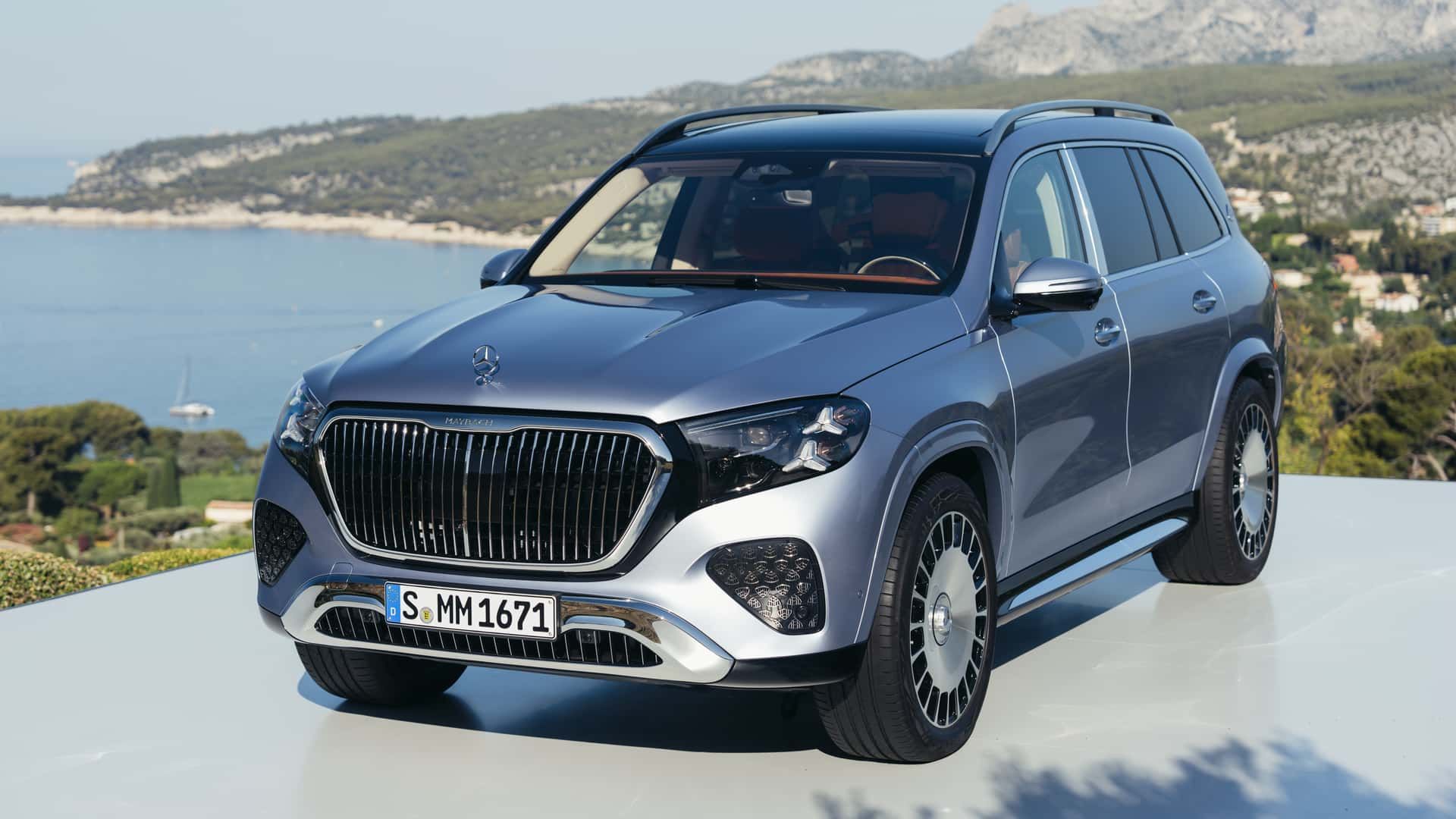 Mercedes-Maybach GLS 2027 có logo phát sáng