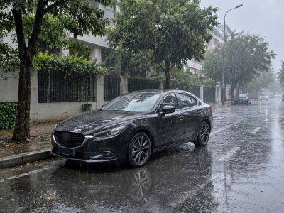 Để xe ô tô ngoài trời mưa có nhanh hỏng?