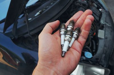 5 dấu hiệu cảnh báo đã đến lúc thay bugi ô tô để tránh hư hỏng tốn kém