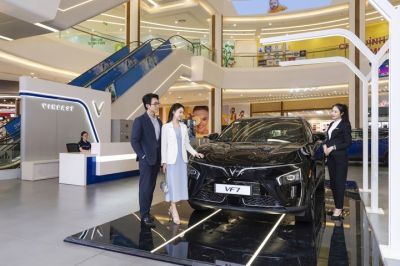Bài toán sở hữu ô tô đầu tiên nhẹ hơn với xe điện VinFast 