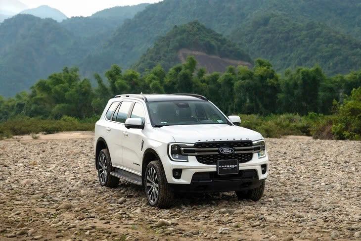 Mitsubishi Pajero mới và Ford Everest có gì khác nhau?