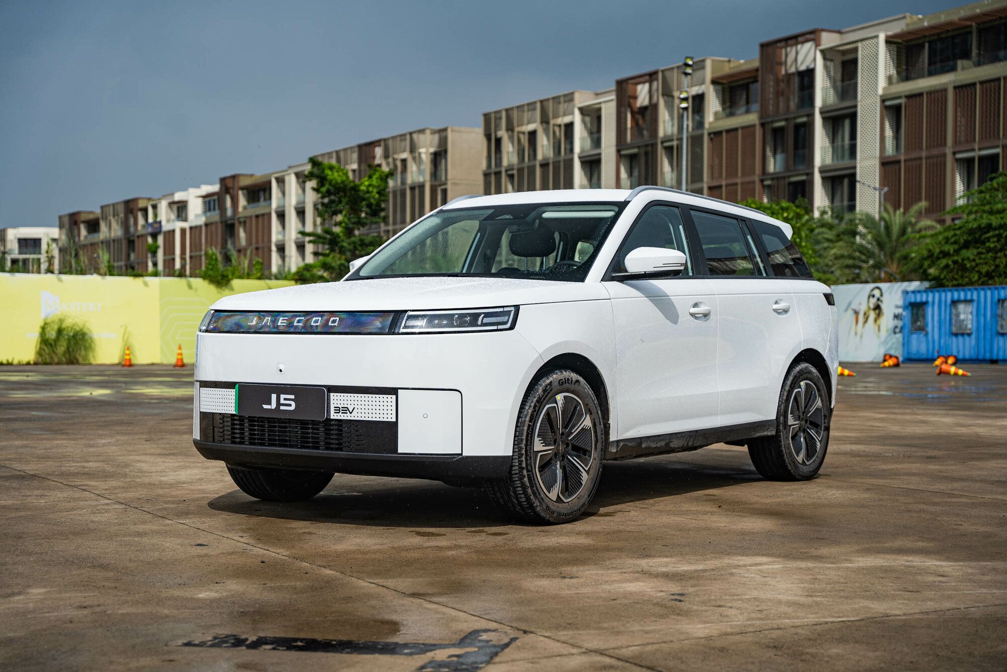 Có 600 triệu đồng, chọn Jaecoo J5 hay BYD Sealion 5?