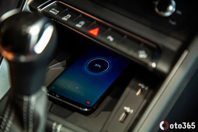 sạc điện thoại không dây xe Audi Q3 2024