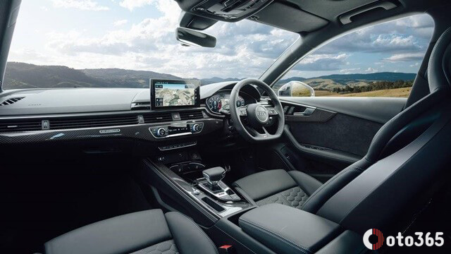 khoang lái xe Audi RS4 2024