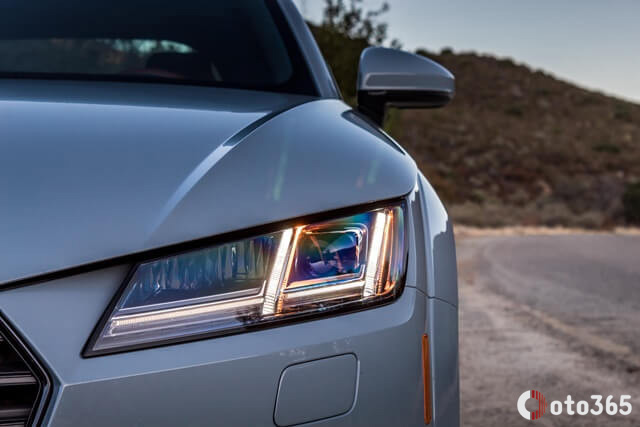 đèn pha xe Audi tt 2024