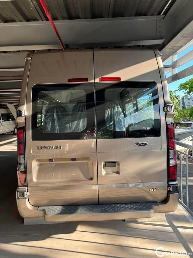 duoi-xe-ford-transit-2023