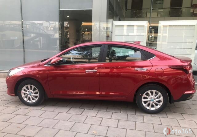 Thân xe Hyundai Accent 2024 màu đỏ