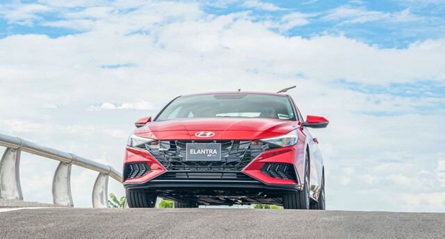Hyundai Elantra N-Line phần đầu xe