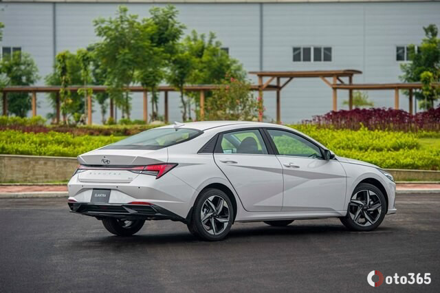 Phần hông xe Hyundai-Elantra thế hệ mới