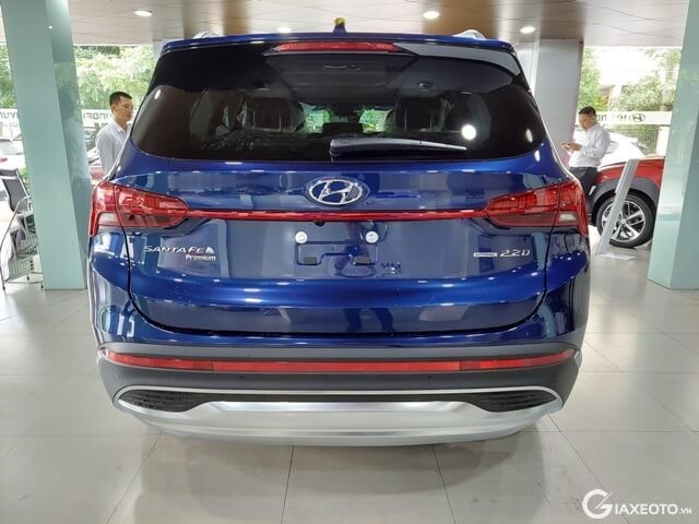 Hyundai-Santafe-2023-phan-duoi-xe