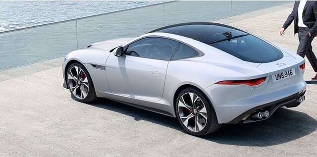 Jaguar-F-Type-hong-va-duoi-xe