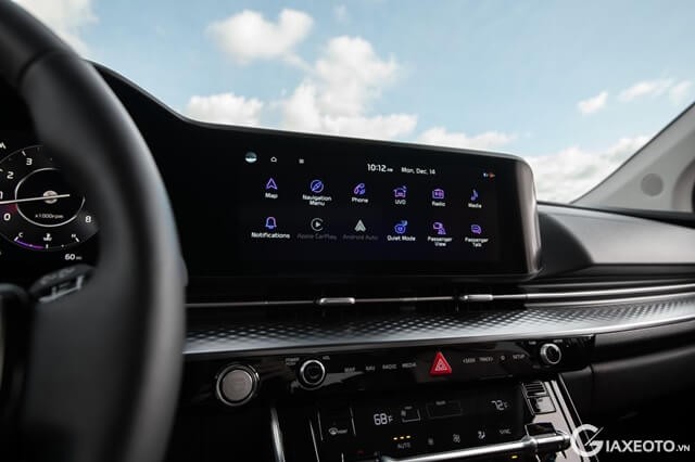 man-hinh-giai-tri-xe-Kia-Carnival
