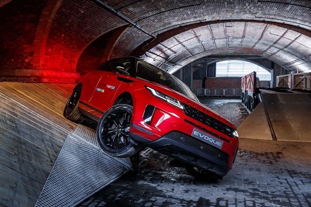 van-hanh-xe-range-rover-evoque-2024