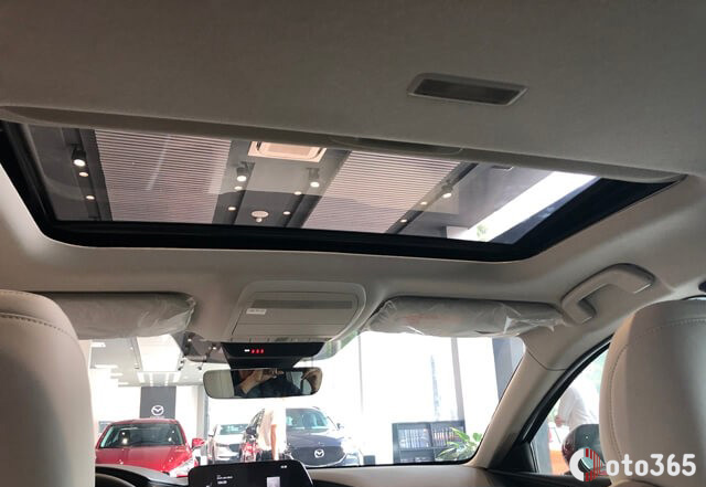 Cửa sổ trời trên xe Mazda 3
