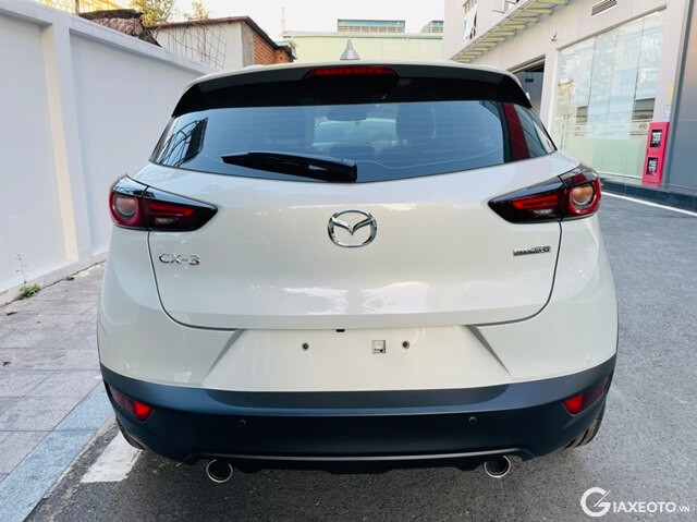 Mazda-CX3-duoi-xe