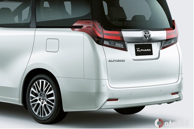 Đuôi xe Toyota Alphard 2024